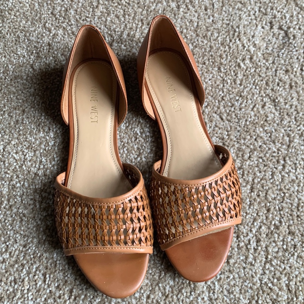 Nine West Caramel Bey Woven Closed Heel Sandals Size 8